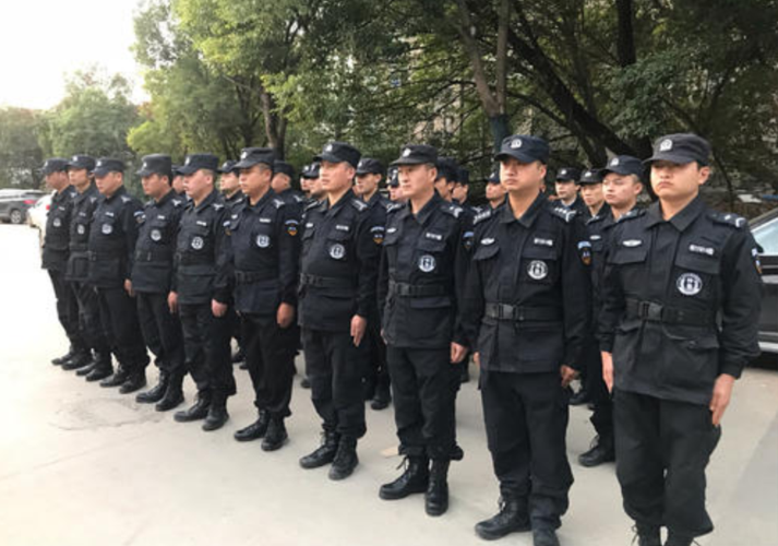 从守门人到守护者 精英保安如何提升服务专业性